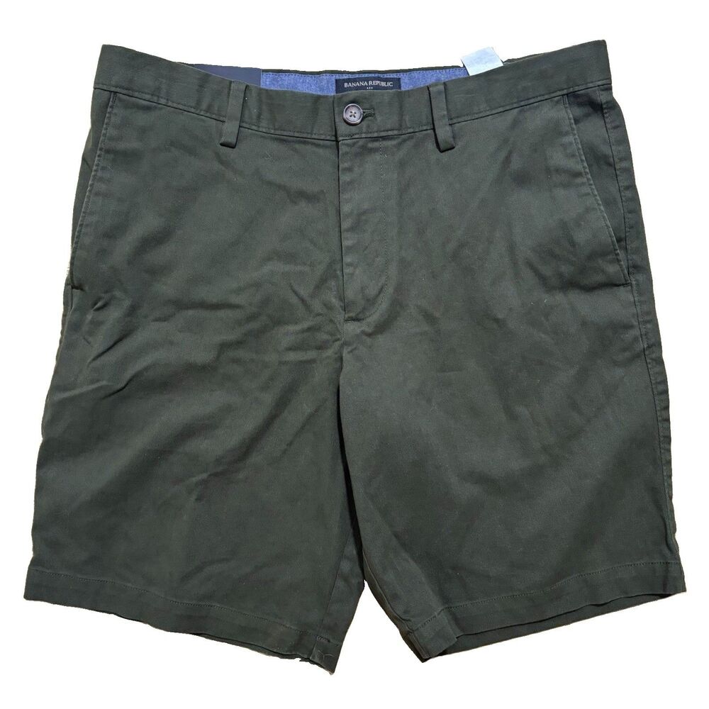 Banana Republic Aiden Shorts Men’s Sz 34 Slim Fit Green Chino 10” Inseam NWT